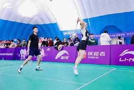 我看28年NBA一直到现在，我可以告诉你，马克杰克逊只让库里第一个赛季打3场替补，然后就一直是主力，第三年受伤了，首发只打20多场，短暂复出之后有3场打第六人，为了保护库里